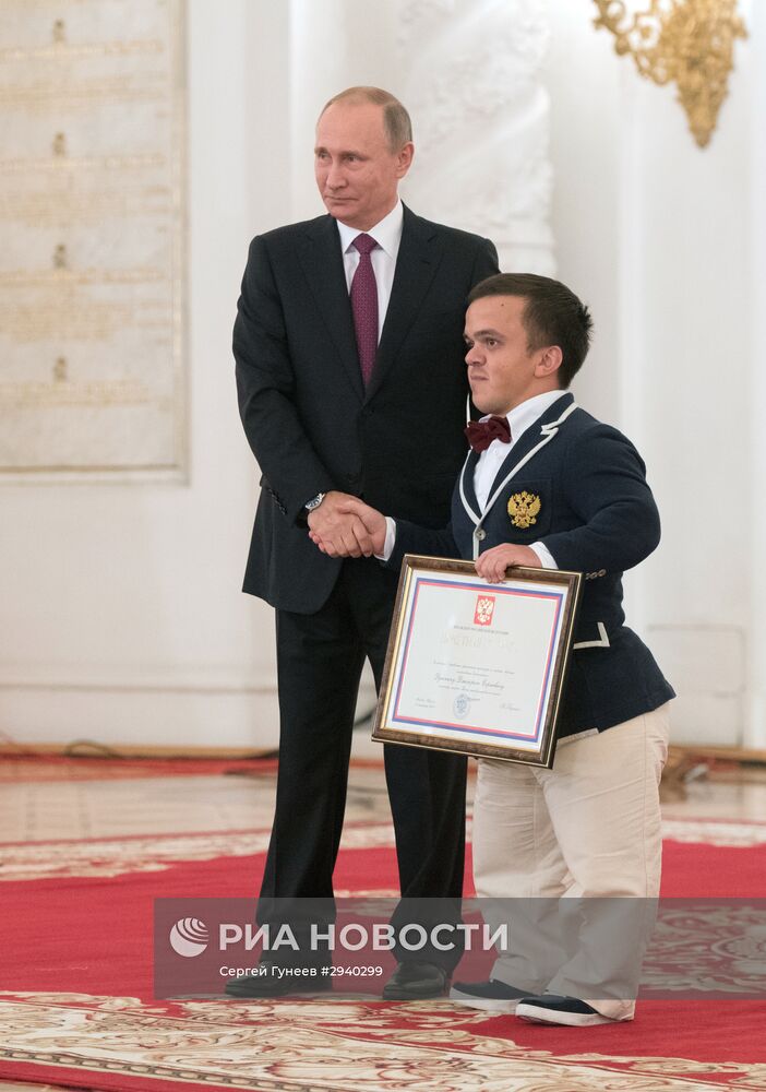 Президент РФ В. Путин встретился с паралимпийской сборной РФ по летним видам спорта