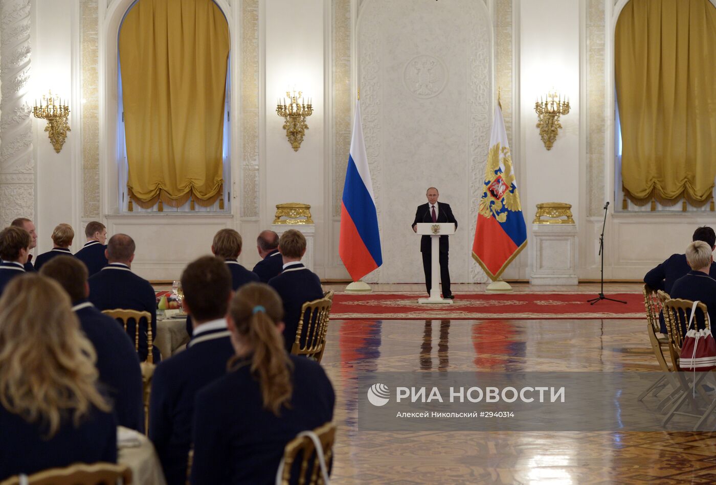 Президент РФ В. Путин встретился с паралимпийской сборной РФ по летним видам спорта