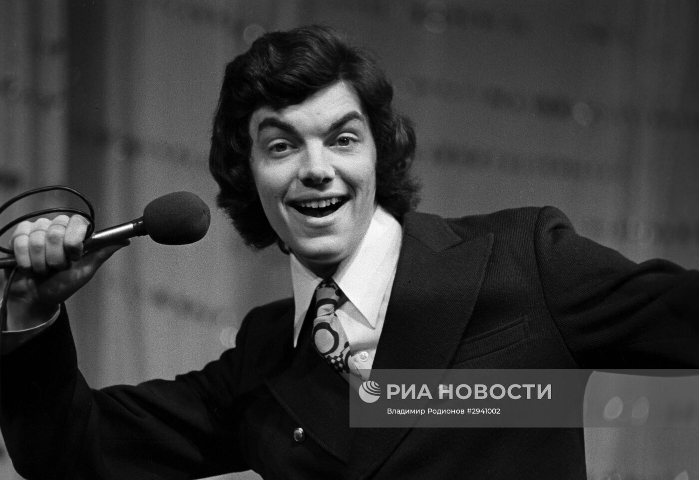 Эстрадный певец и актер Сергей Захаров