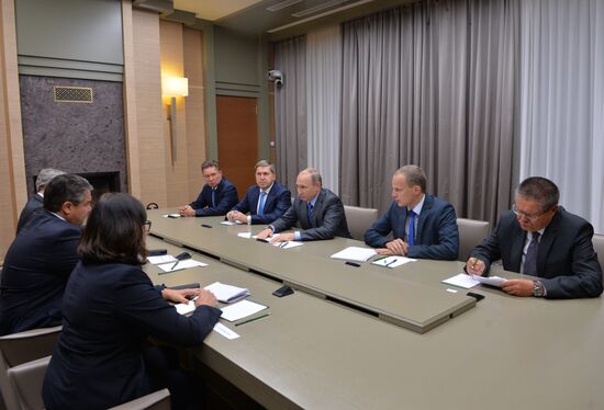 Президент РФ В. Путин встретился с вице-канцлером, министром экономики и энергетики Германии З. Габриэлем