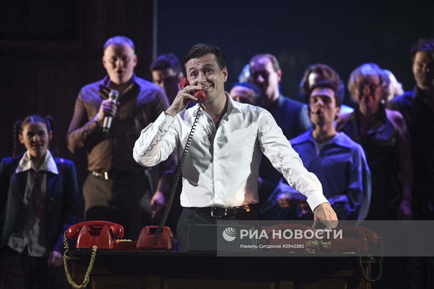 Сбор труппы Московского Губернского театра перед открытием нового сезона