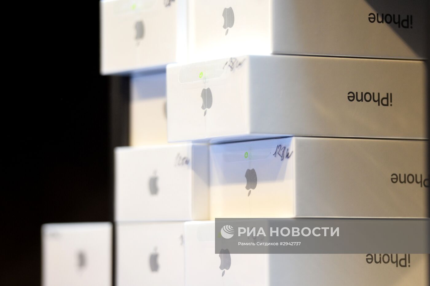 Старт продаж iPhone 7 и iPhone 7 Plus