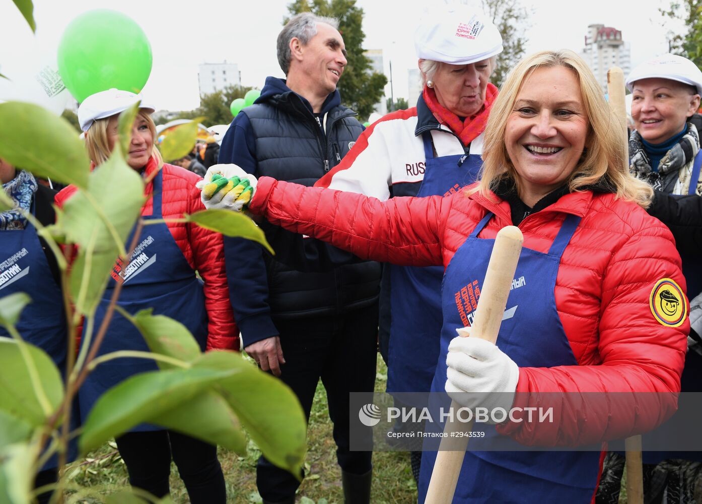 Субботник в честь бывшего мэра Москвы Юрия Лужкова