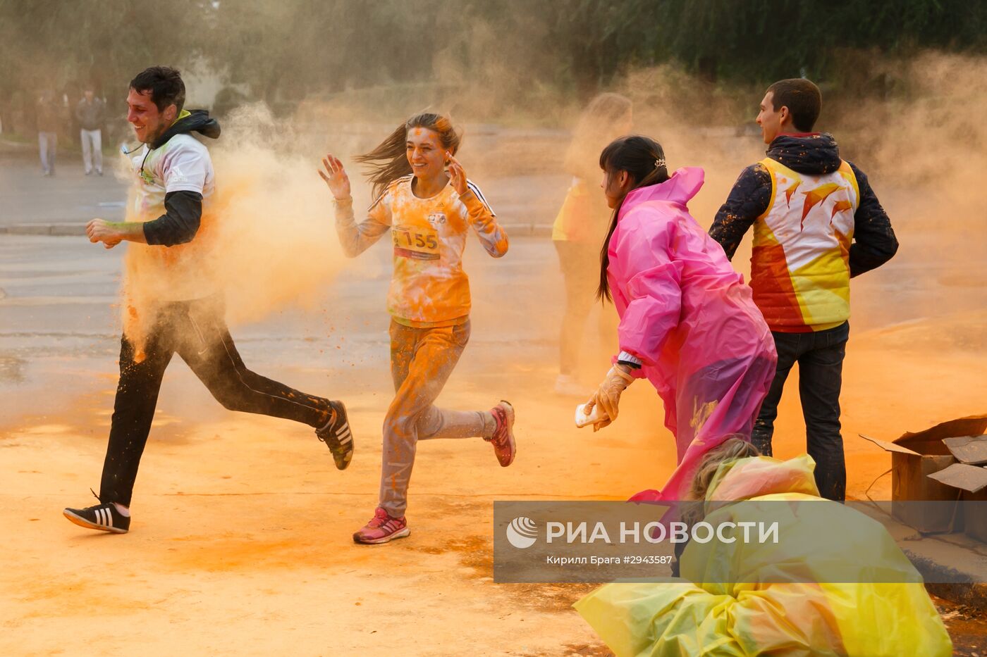 Елена Исинбаева приняла участие в благотворительном красочном забеге