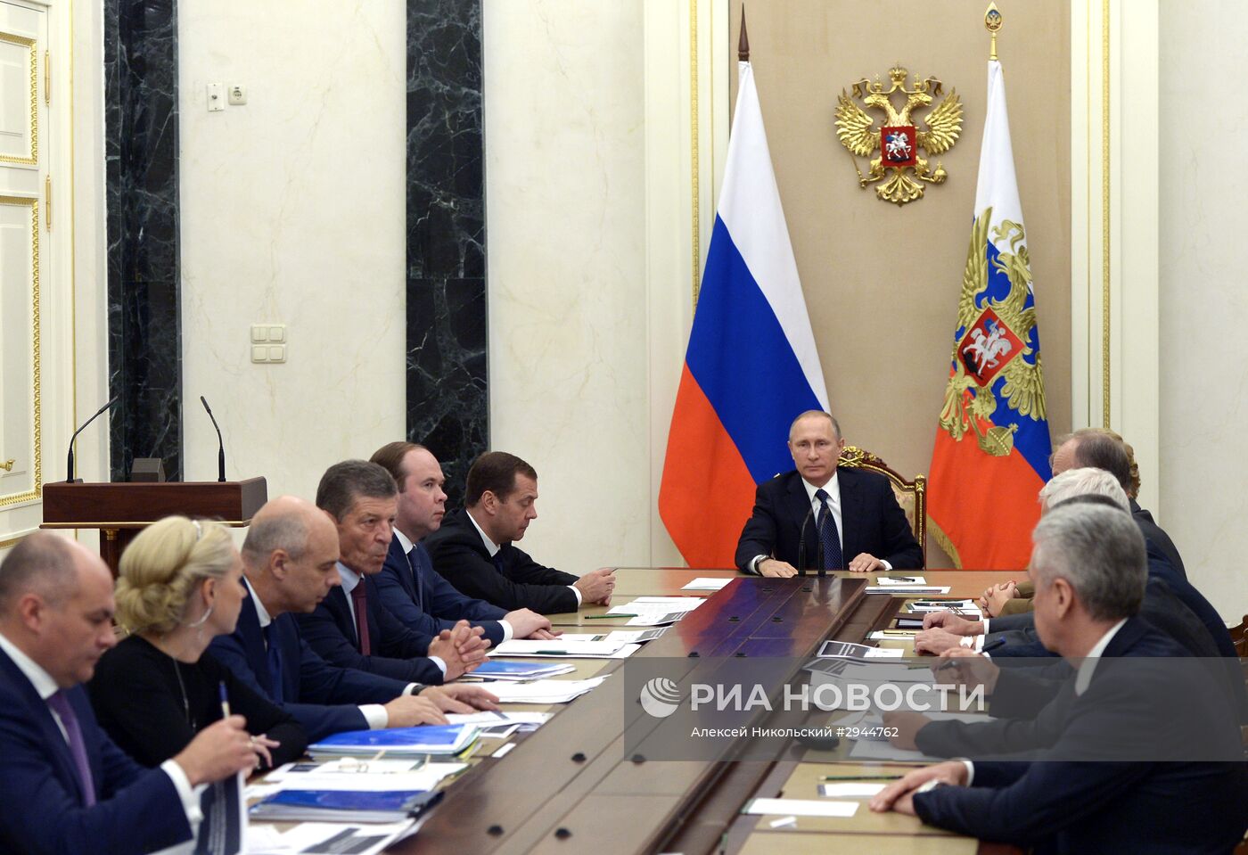Президент РФ В. Путин провел совещание по межбюджетным отношениям