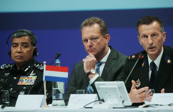 В Нидерландах обнародованы предварительные результаты расследования крушения самолета МН17 "Малайзийских авиалиний"