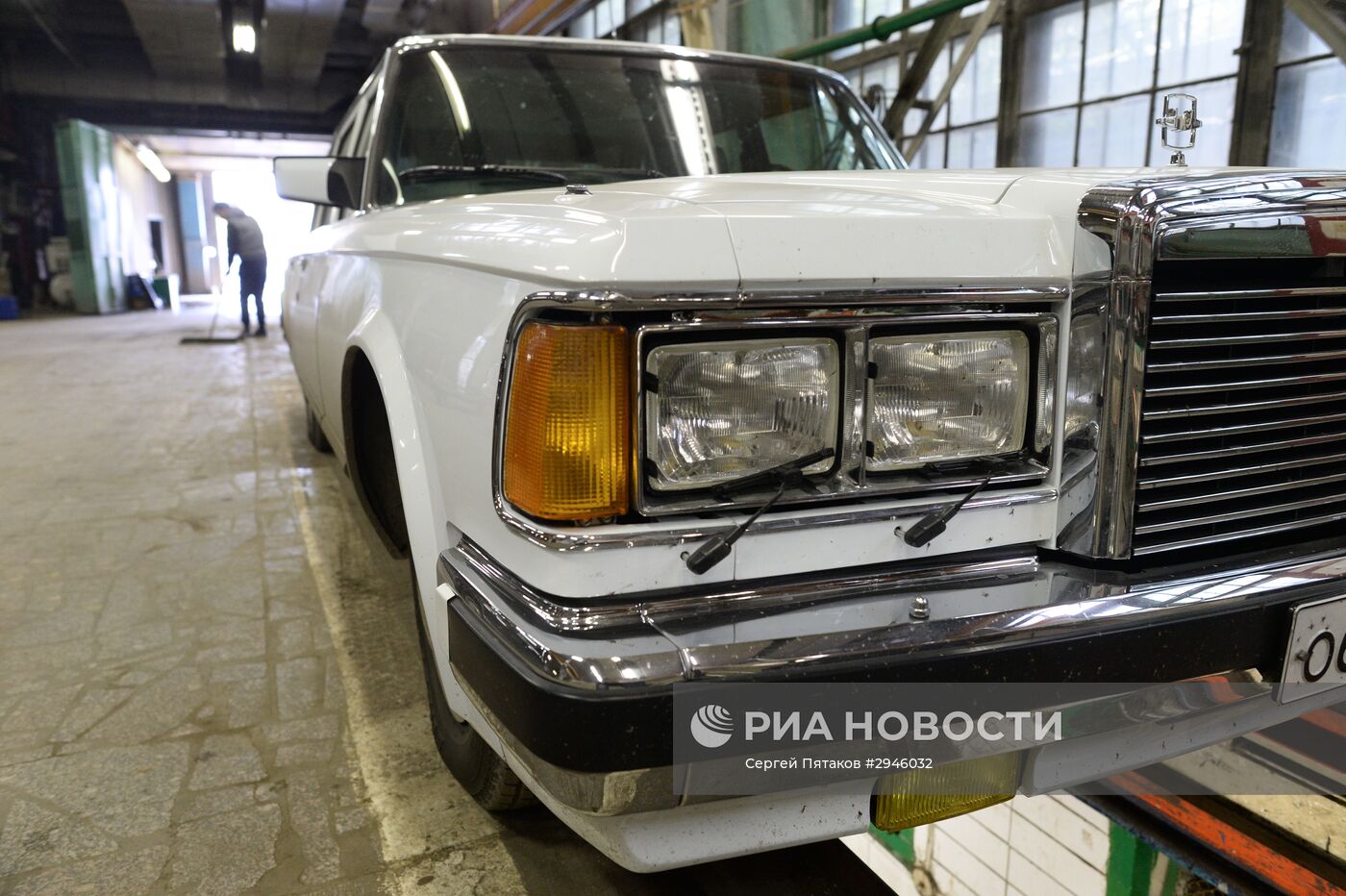 Цех реставрации автомобилей представительского класса на АМО ЗИЛ