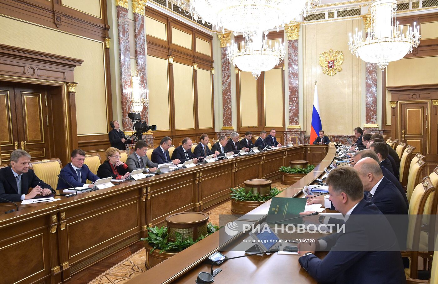 Премьер-министр РФ Д. Медведев провел заседание правительства РФ