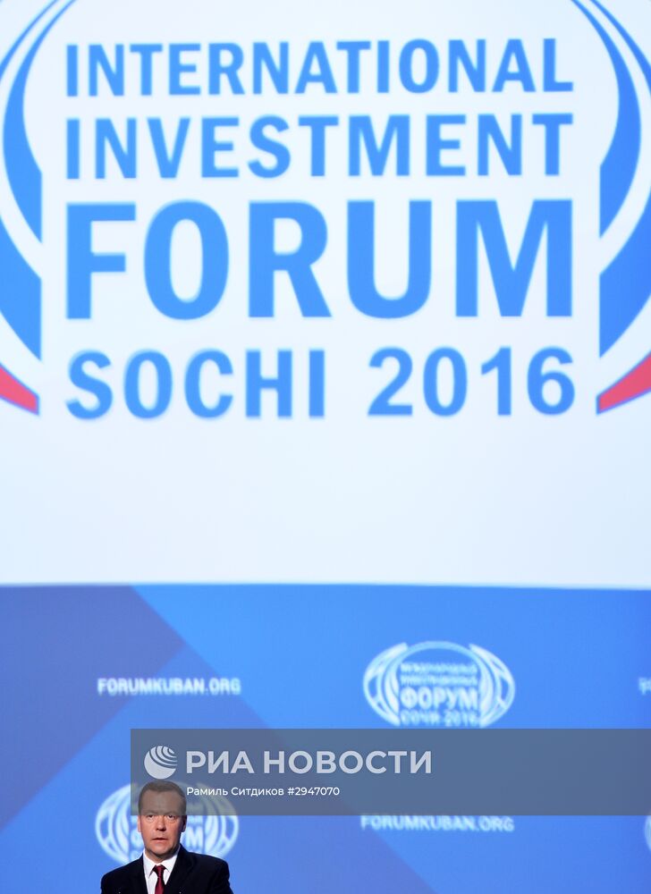 Премьер-министр РФ Д. Медведев на XV Международном инвестиционном форуме "Сочи-2016"