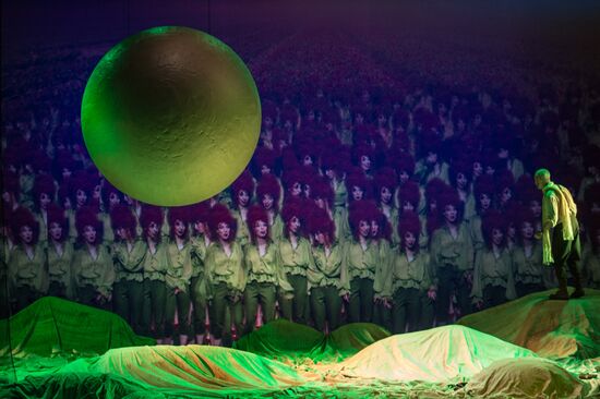 Премьера спектакля Сергея Дьячковского "Странный народ эти взрослые"