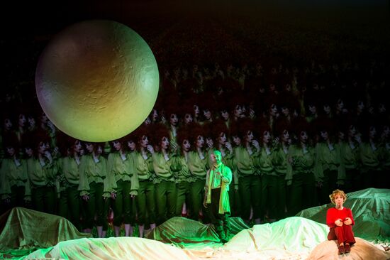 Премьера спектакля Сергея Дьячковского "Странный народ эти взрослые"