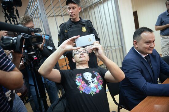 Пресненский суд Москвы огласил приговор блогеру Антону Носику