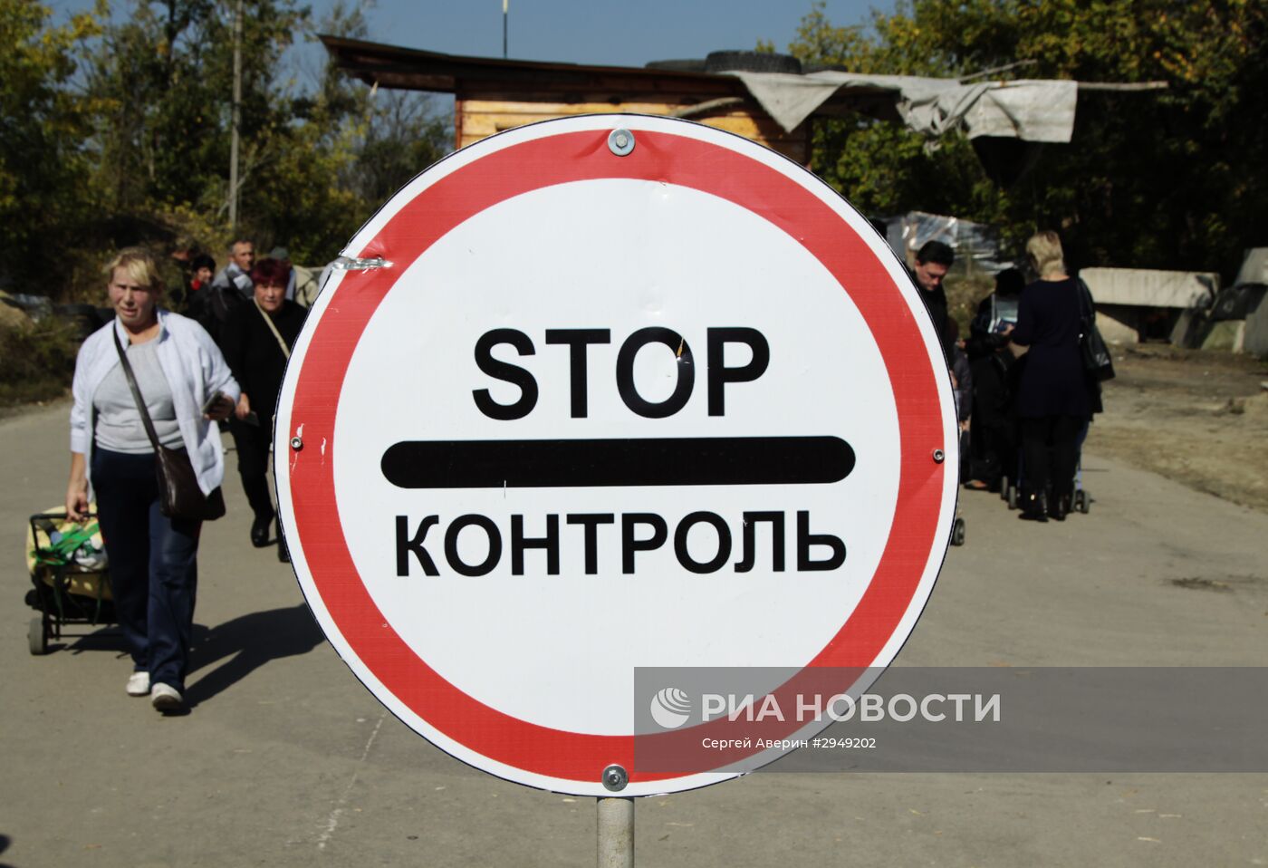 Ситуация в районе пропускного пункта "Станица Луганская" в Донбассе