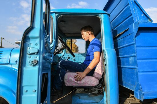 Приемные дети учителей сельской школы в Брянской области