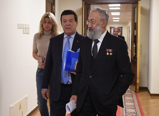 Первое заседание Госдумы РФ нового созыва