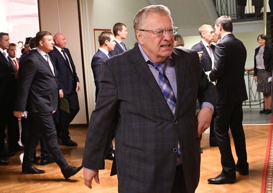 Первое заседание Госдумы РФ нового созыва