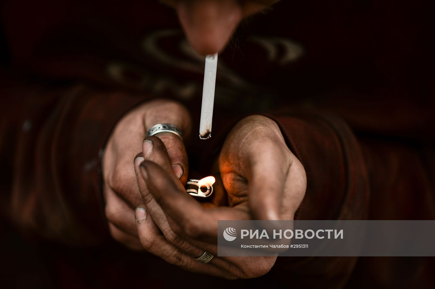 Курение сигарет