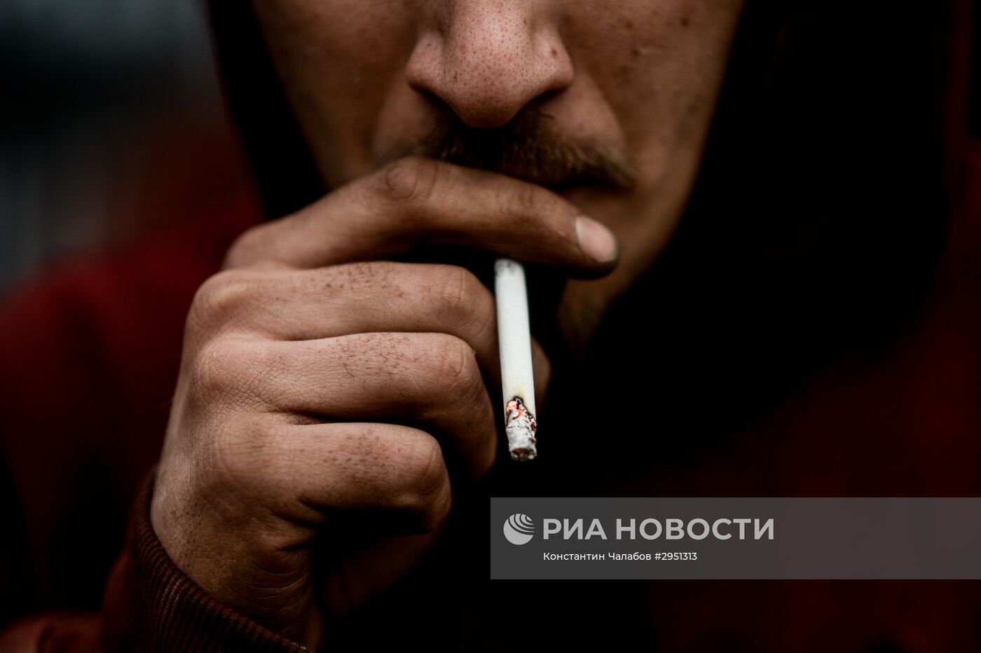 Курение сигарет