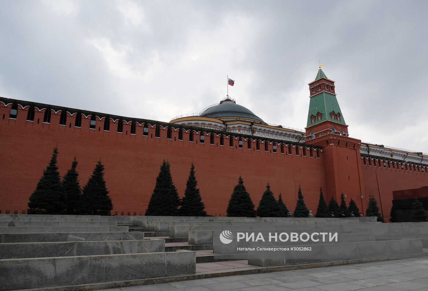 Стена и башни Московского Кремля