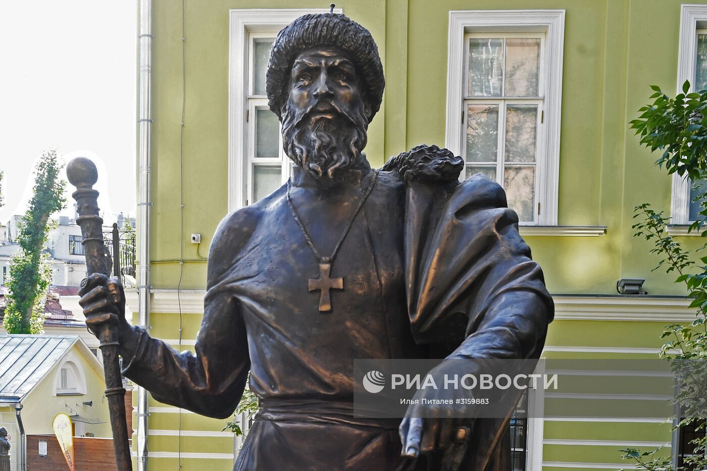 Памятник Ивана Грозного в Москве в Петроверигском переулке