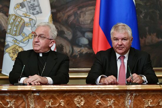 Встреча главы МИД РФ С. Лаврова с государственным секретарём Ватикана П. Паролином