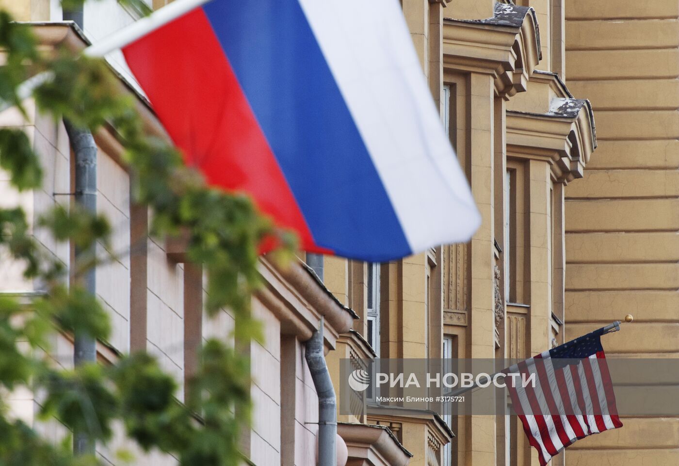 США приостанавливают выдачу неиммиграционных виз в России
