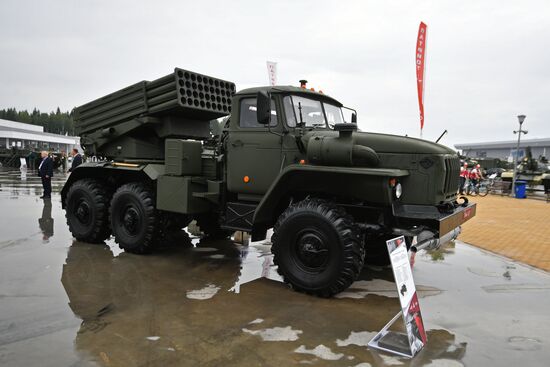 Международный военно-технический форум "Армия-2017". День второй