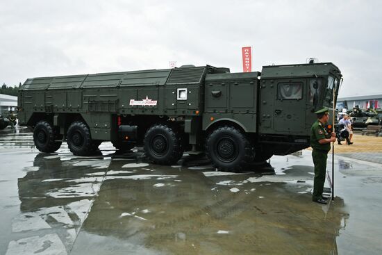 Международный военно-технический форум "Армия-2017". День второй