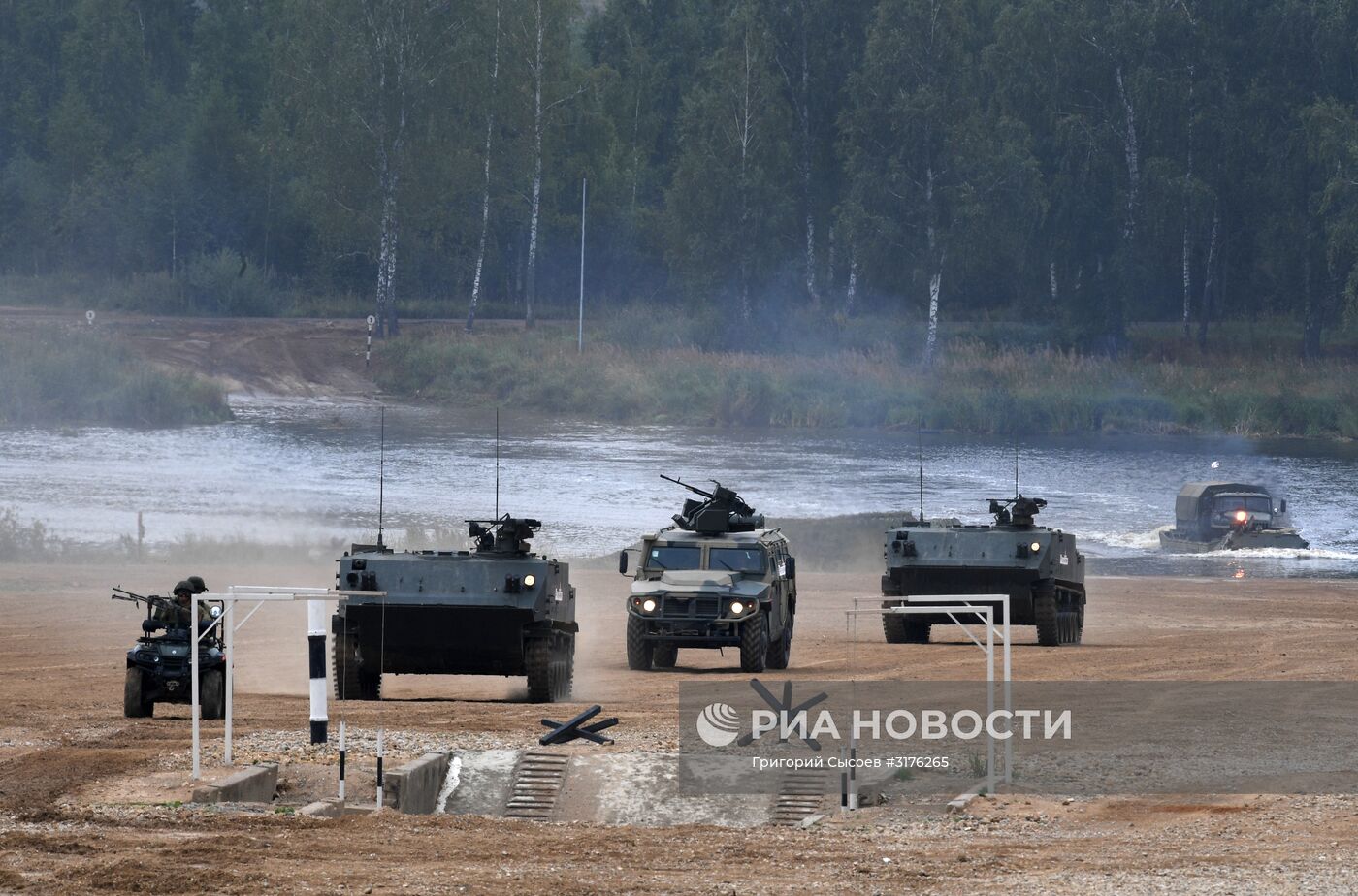 Международный военно-технический форум "Армия-2017". День второй