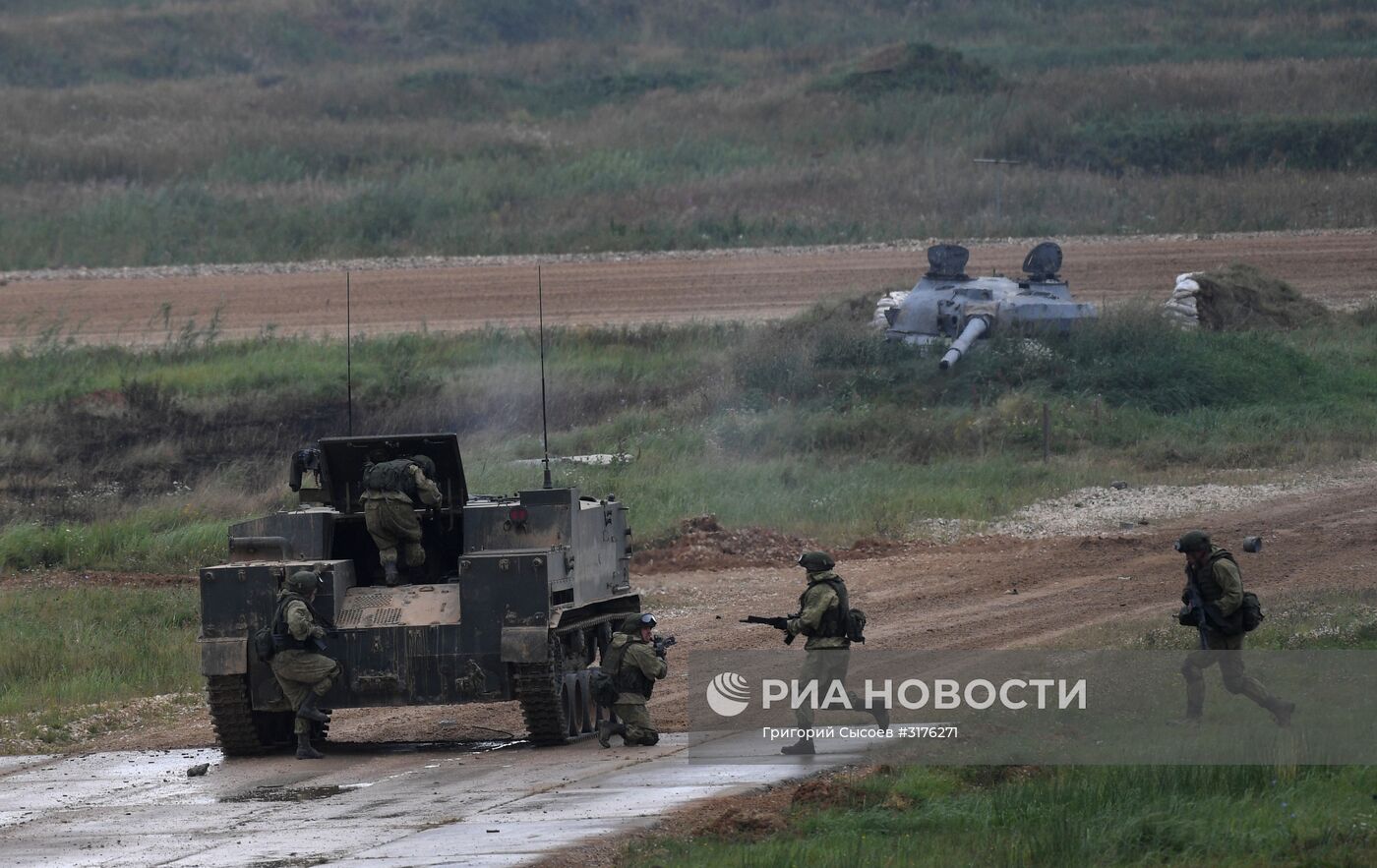 Международный военно-технический форум "Армия-2017". День второй