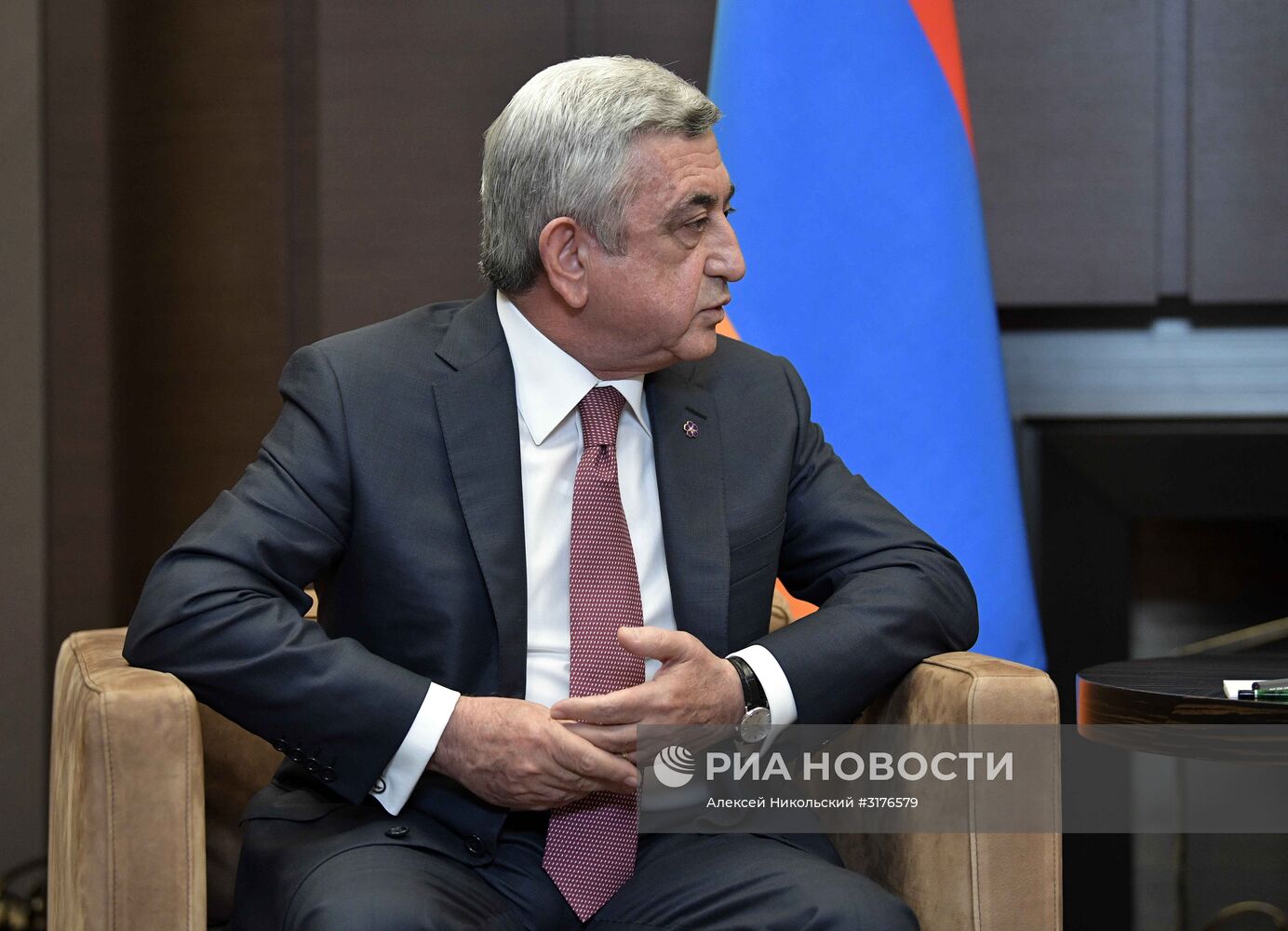 Президент РФ В. Путин встретился с президентом Армении С. Саргсяном