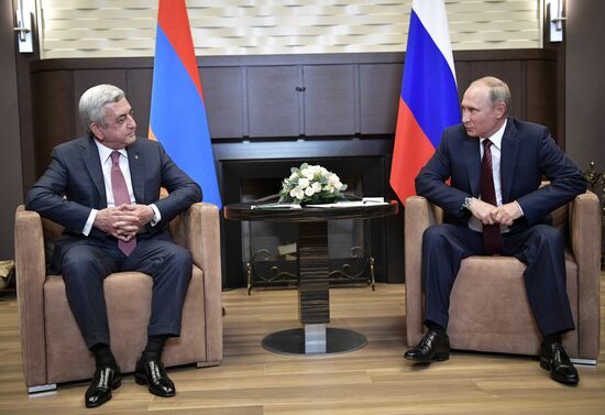 Президент РФ В. Путин встретился с президентом Армении С. Саргсяном