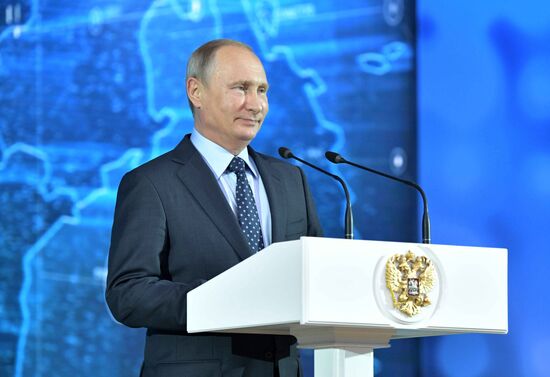 Президент РФ В. Путин поздравил работников угольной отрасли с Днем шахтера