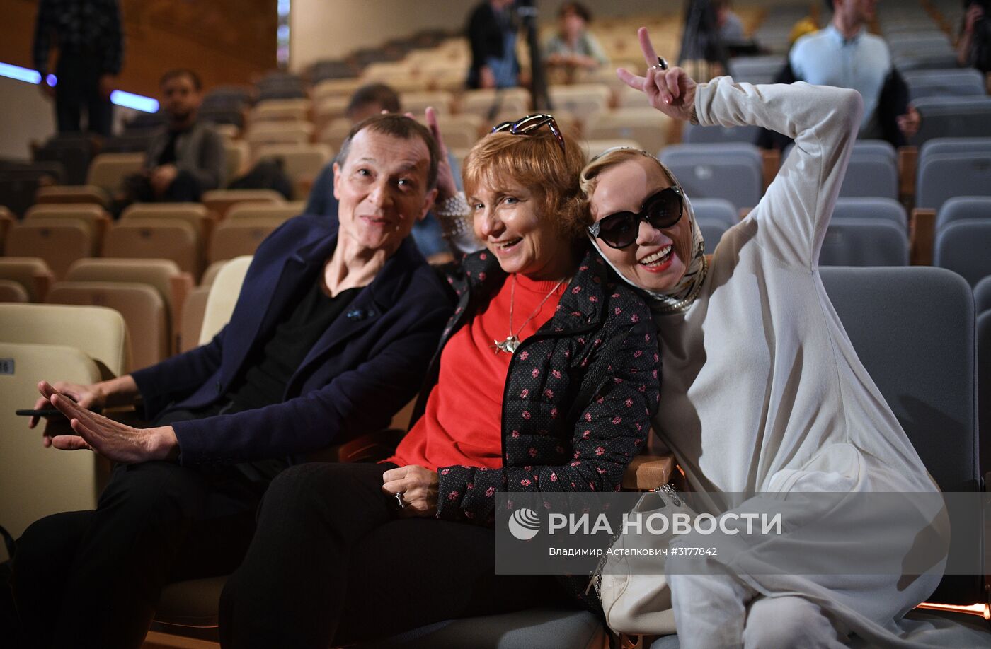 Сбор труппы и начало нового сезона в театре под руководством Олега Табакова