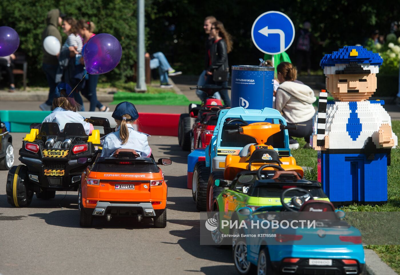 Седьмой фестиваль старинных автомобилей и антиквариата "Ретрофест