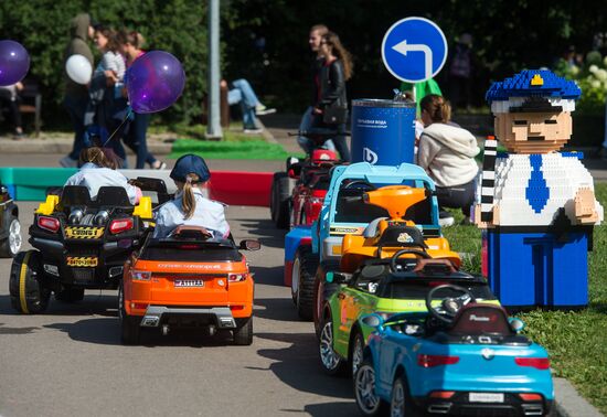 Седьмой фестиваль старинных автомобилей и антиквариата "Ретрофест