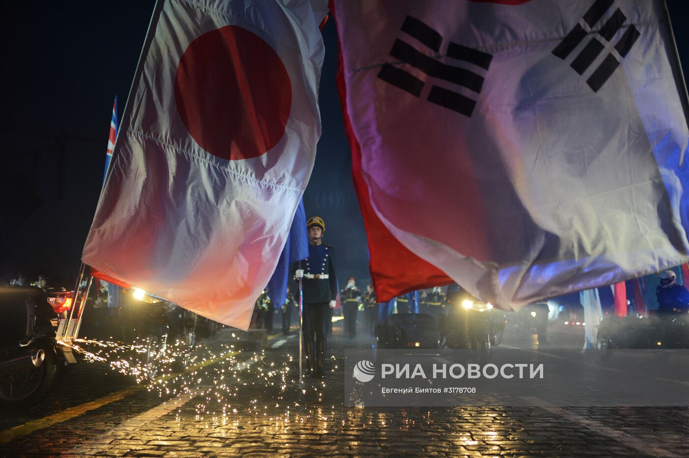 Церемония открытия X Международного военно-музыкального фестиваля "Спасская башня"