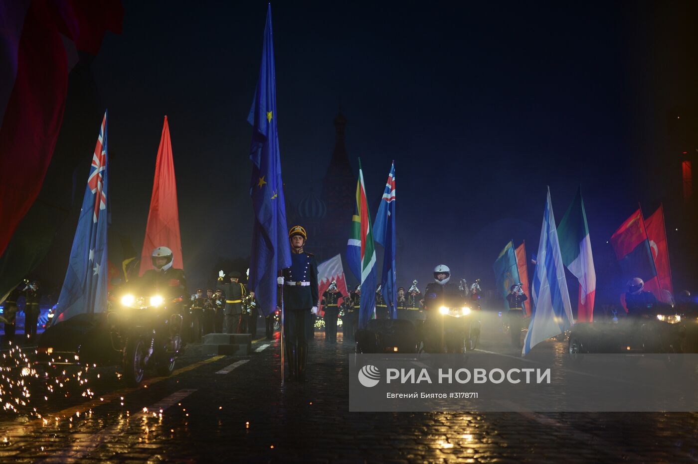 Церемония открытия X Международного военно-музыкального фестиваля "Спасская башня"