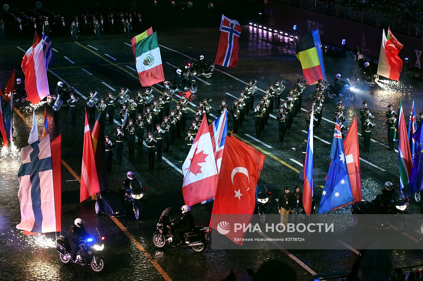 Церемония открытия X Международного военно-музыкального фестиваля "Спасская башня"
