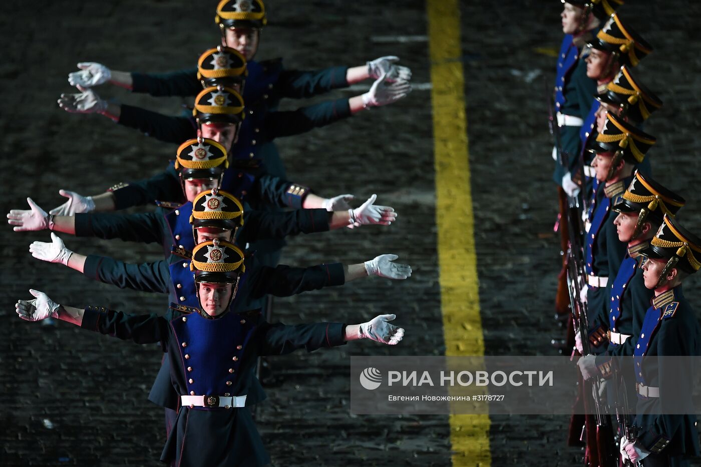 Церемония открытия X Международного военно-музыкального фестиваля "Спасская башня"