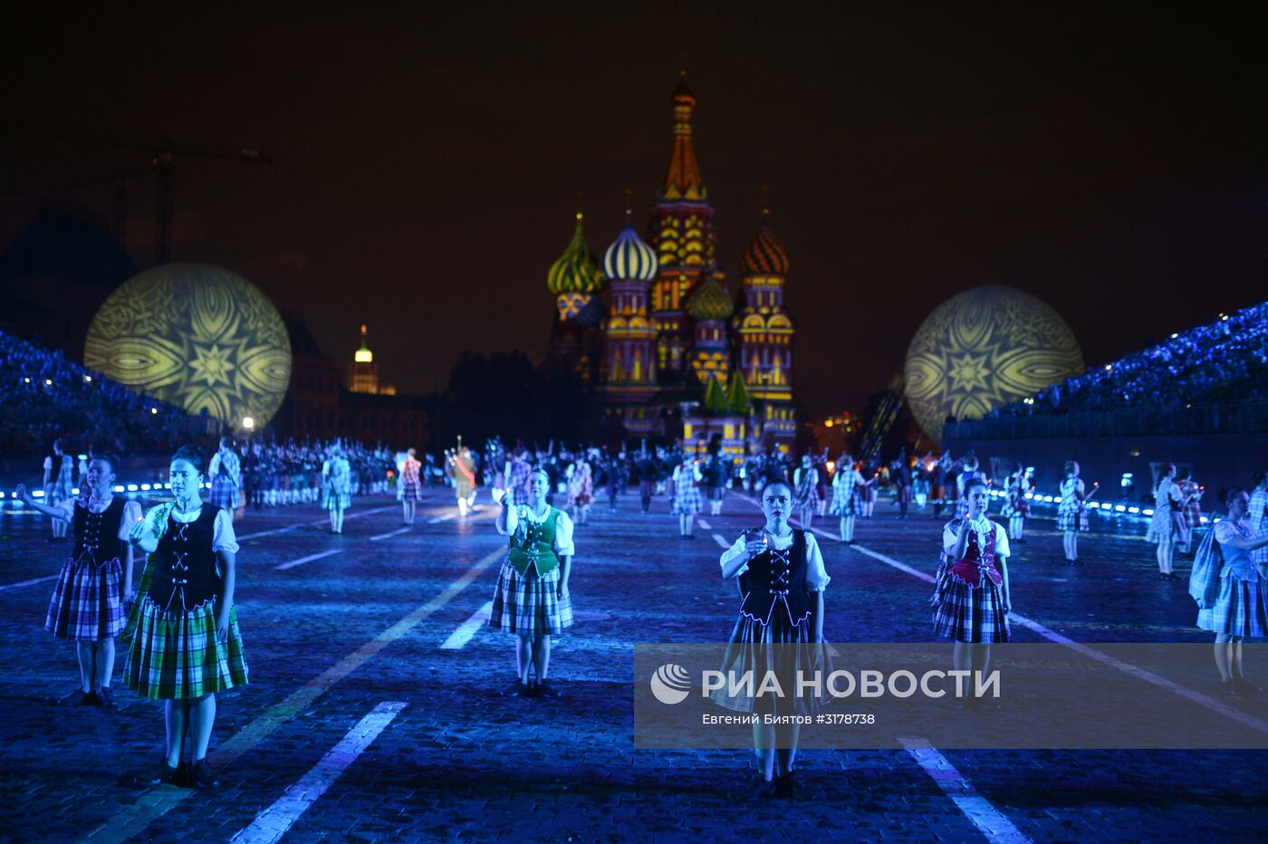 Церемония открытия X Международного военно-музыкального фестиваля "Спасская башня"