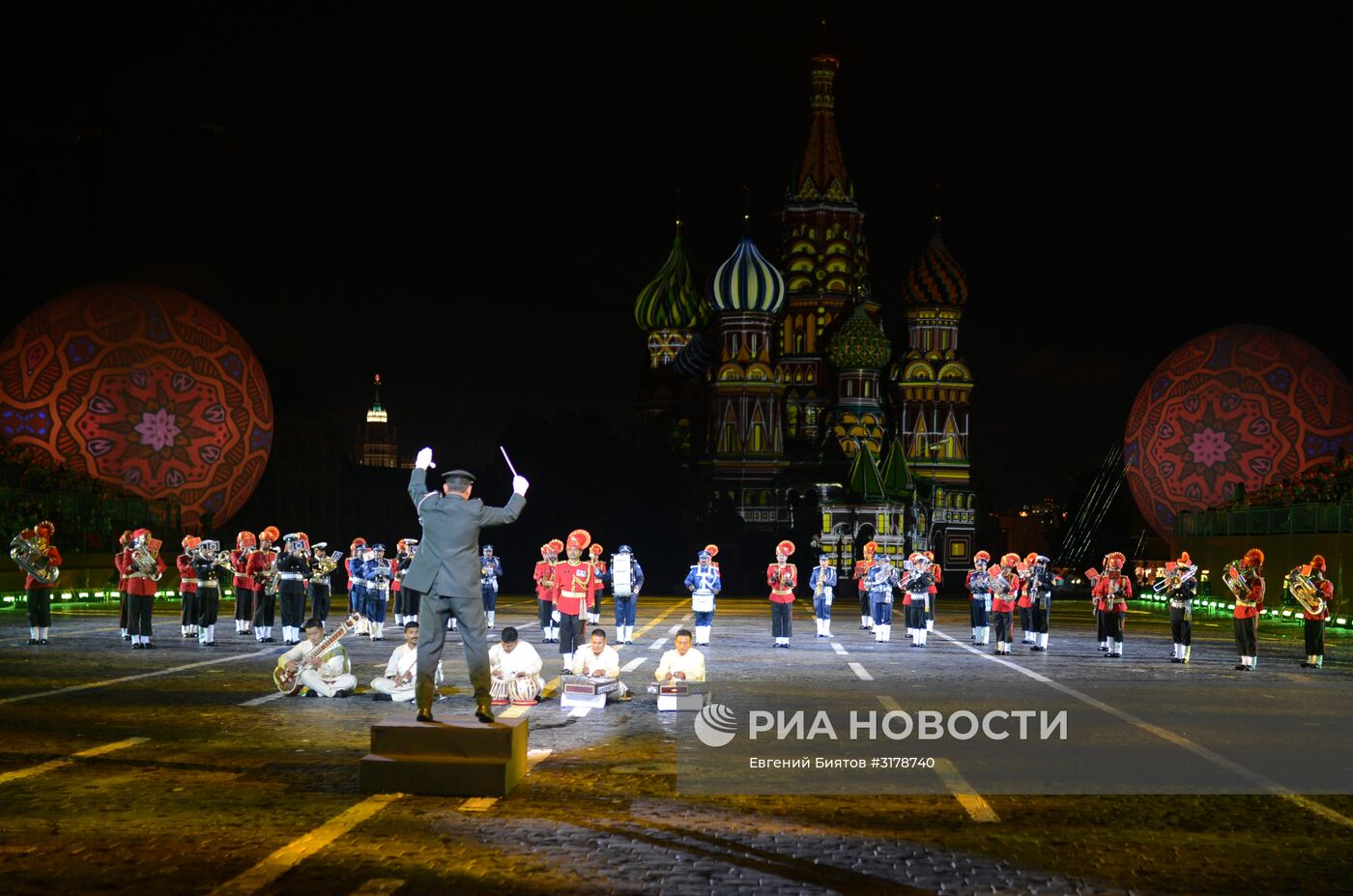 Церемония открытия X Международного военно-музыкального фестиваля "Спасская башня"