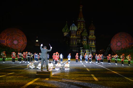 Церемония открытия X Международного военно-музыкального фестиваля "Спасская башня"