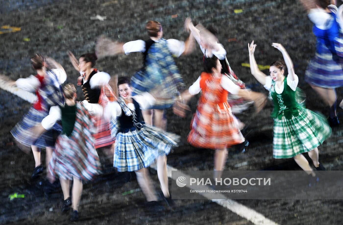 Церемония открытия X Международного военно-музыкального фестиваля "Спасская башня"