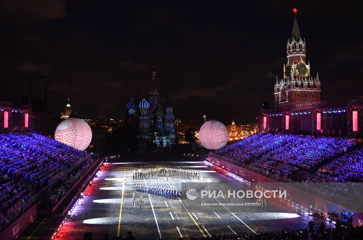 Церемония открытия X Международного военно-музыкального фестиваля "Спасская башня"