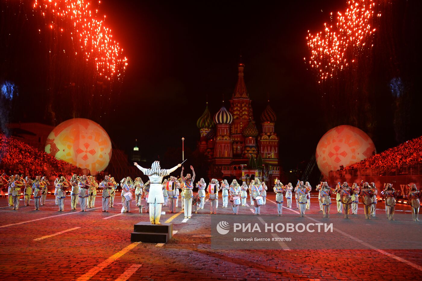 Церемония открытия X Международного военно-музыкального фестиваля "Спасская башня"