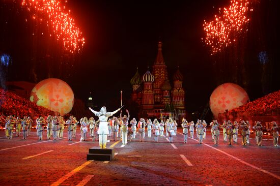 Церемония открытия X Международного военно-музыкального фестиваля "Спасская башня"