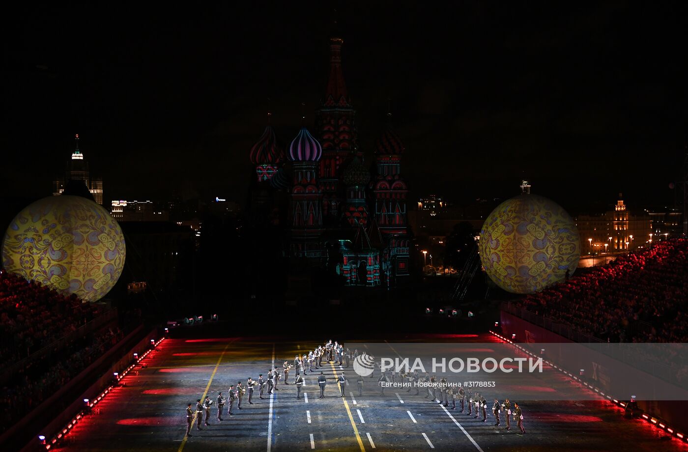 Церемония открытия X Международного военно-музыкального фестиваля "Спасская башня"