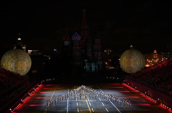 Церемония открытия X Международного военно-музыкального фестиваля "Спасская башня"