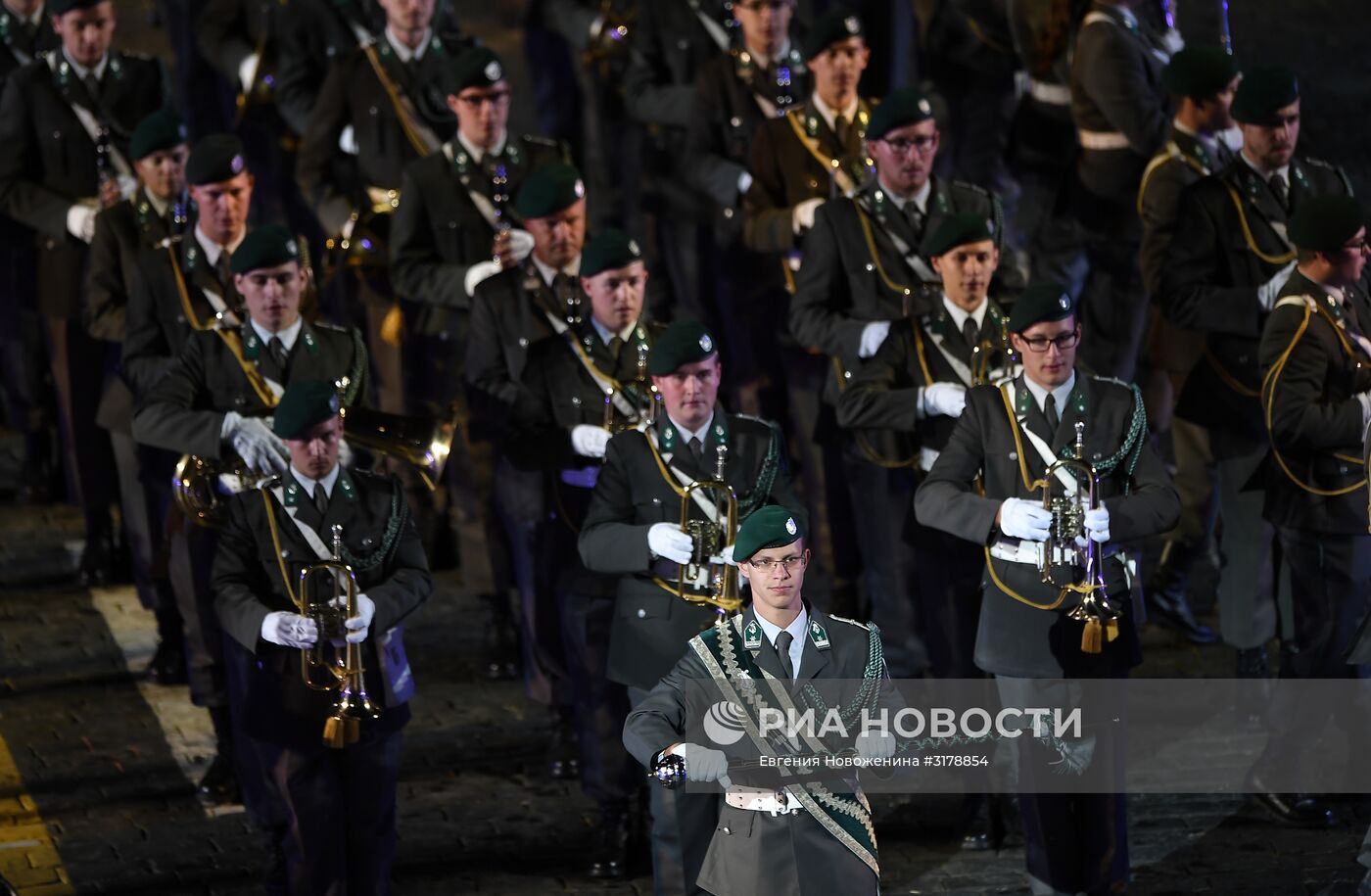 Церемония открытия X Международного военно-музыкального фестиваля "Спасская башня"